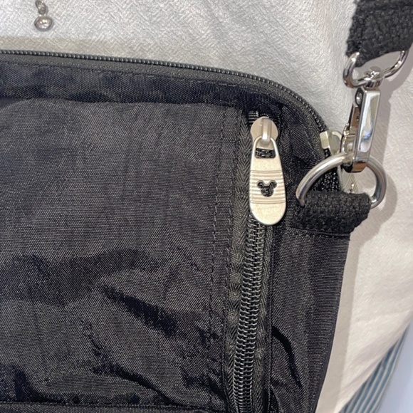 Authentic Disneyland Resort Crossbody Fanny Pack Mickey Mouse Disney Black Red - Picture 5 of 10